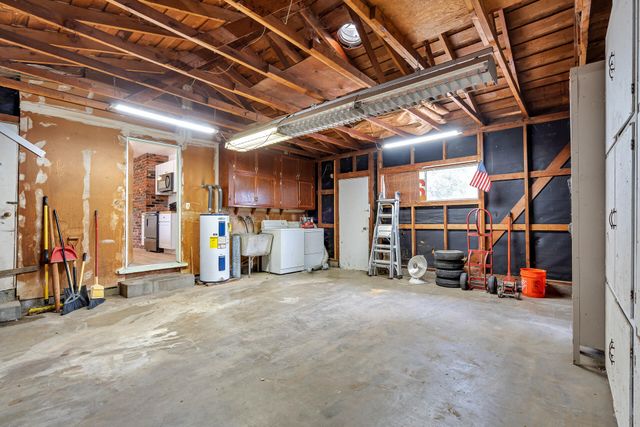 2541 Center Waverly Ave, Redding, CA 96001