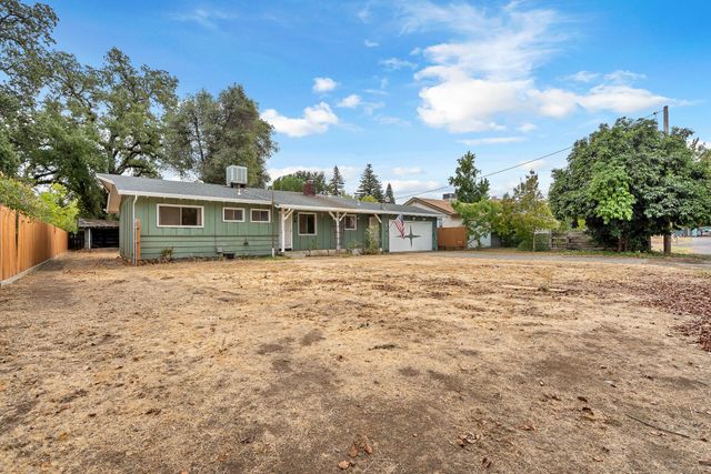 2541 Center Waverly Ave, Redding, CA 96001