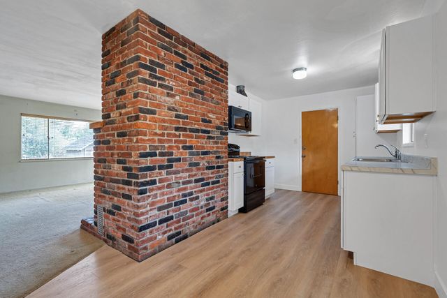 2541 Center Waverly Ave, Redding, CA 96001