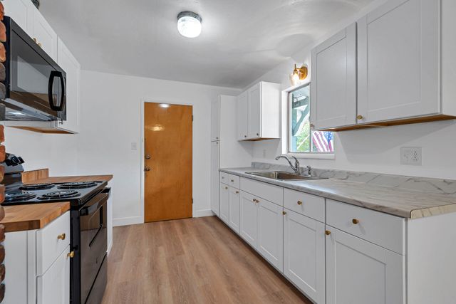 2541 Center Waverly Ave, Redding, CA 96001