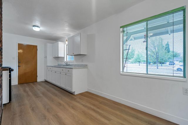 2541 Center Waverly Ave, Redding, CA 96001
