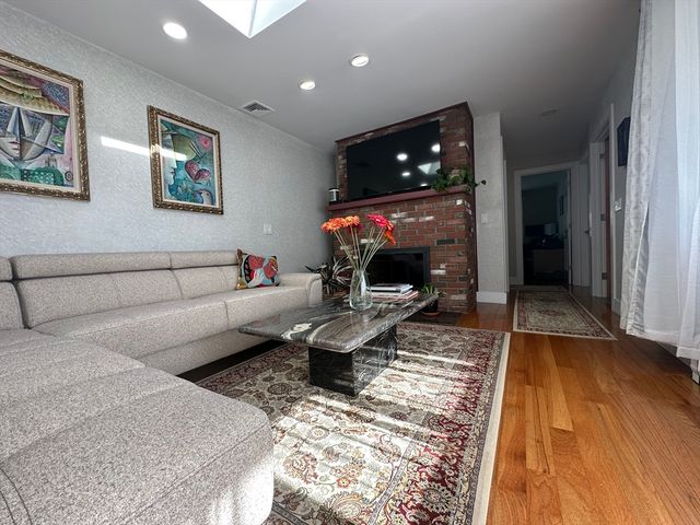 17 Pioneer Drive, Longmeadow, MA 01106