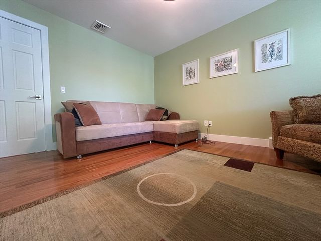17 Pioneer Drive, Longmeadow, MA 01106