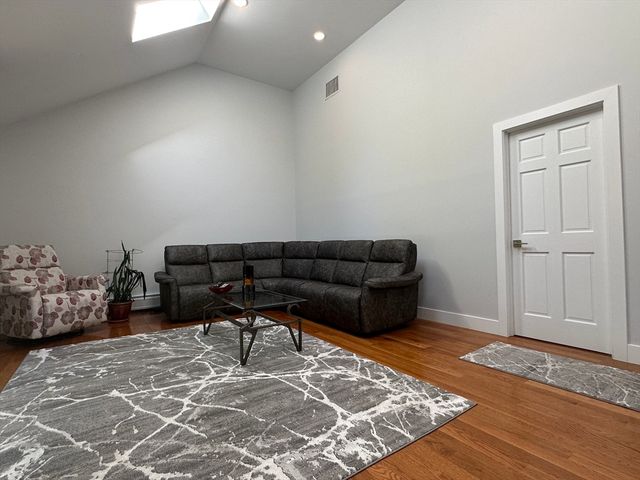 17 Pioneer Drive, Longmeadow, MA 01106