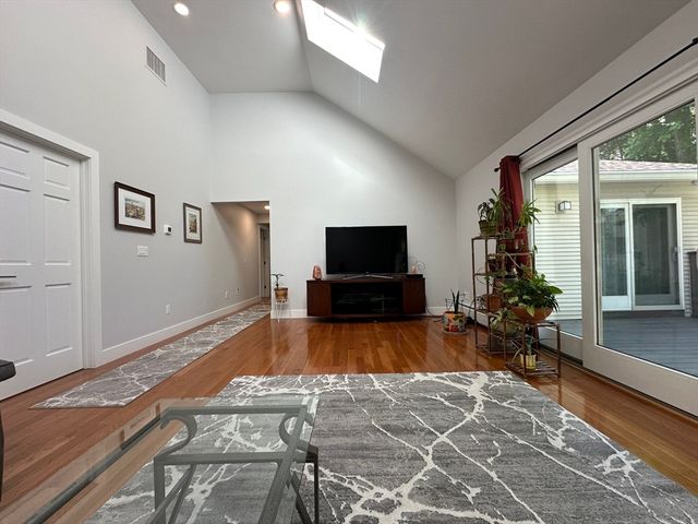17 Pioneer Drive, Longmeadow, MA 01106
