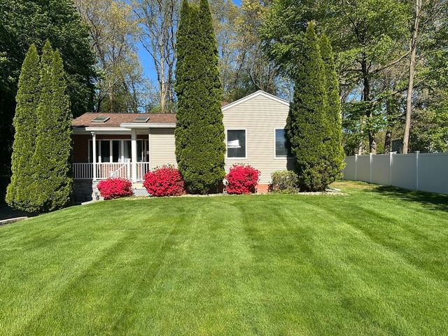 17 Pioneer Drive, Longmeadow, MA 01106