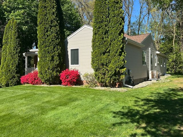 17 Pioneer Drive, Longmeadow, MA 01106