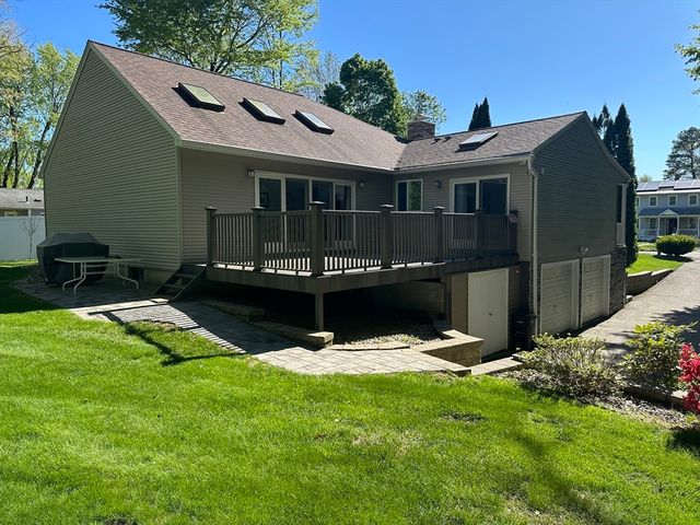17 Pioneer Drive, Longmeadow, MA 01106
