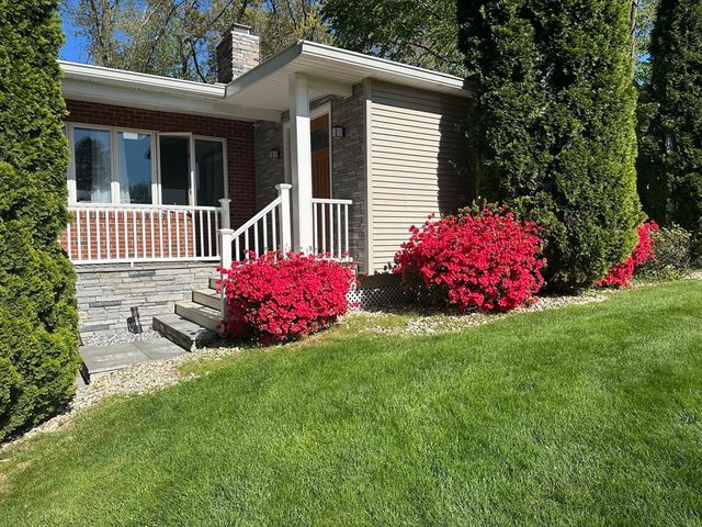 17 Pioneer Drive, Longmeadow, MA 01106