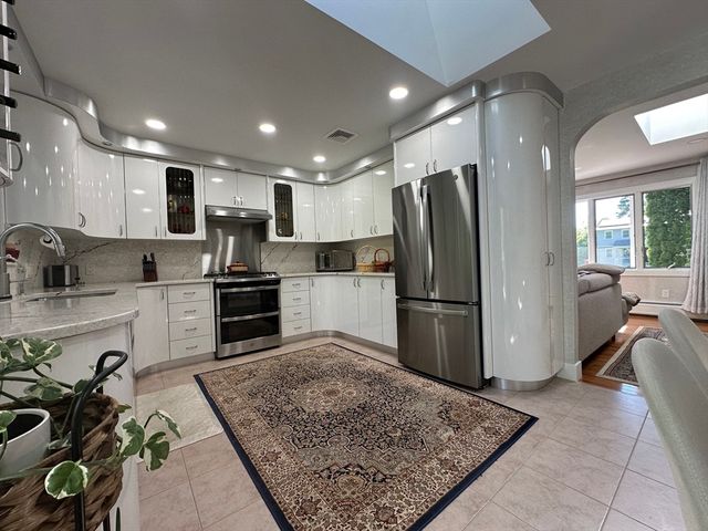 17 Pioneer Drive, Longmeadow, MA 01106