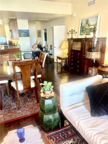 300 E 4th 124, Long Beach, CA 90802