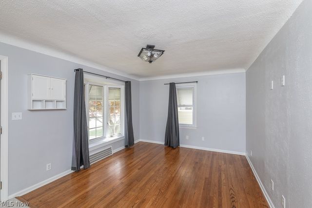 8324 Chesterfield Avenue, Parma, OH 44129