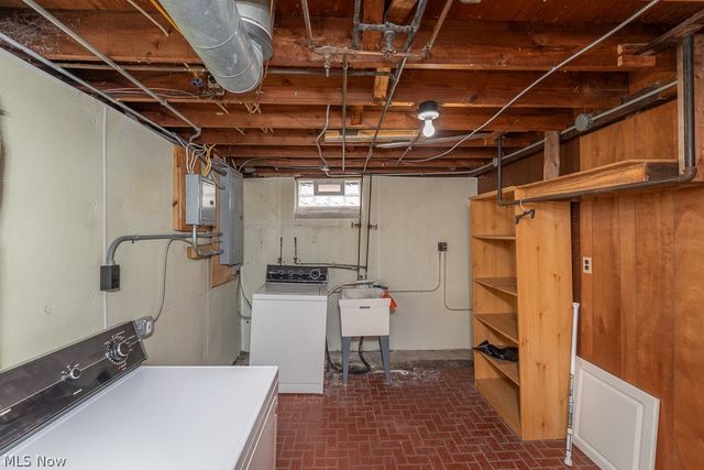 8324 Chesterfield Avenue, Parma, OH 44129