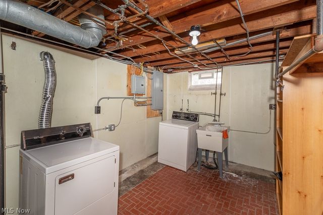 8324 Chesterfield Avenue, Parma, OH 44129