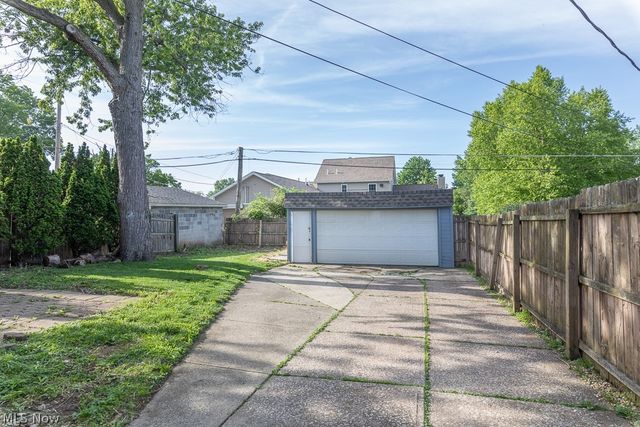 8324 Chesterfield Avenue, Parma, OH 44129