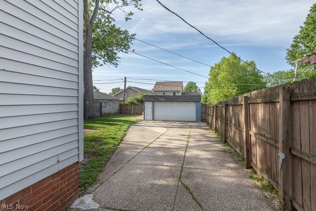 8324 Chesterfield Avenue, Parma, OH 44129