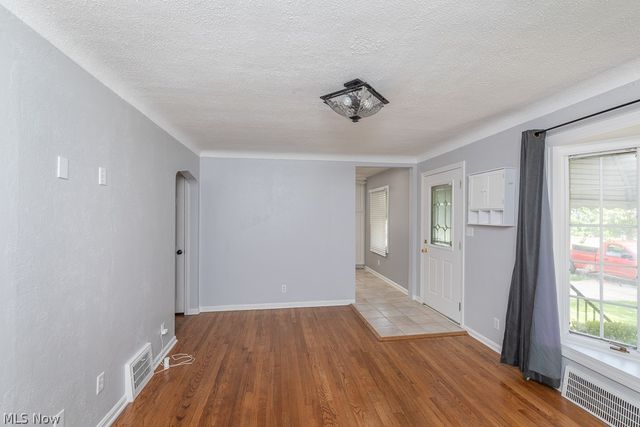 8324 Chesterfield Avenue, Parma, OH 44129