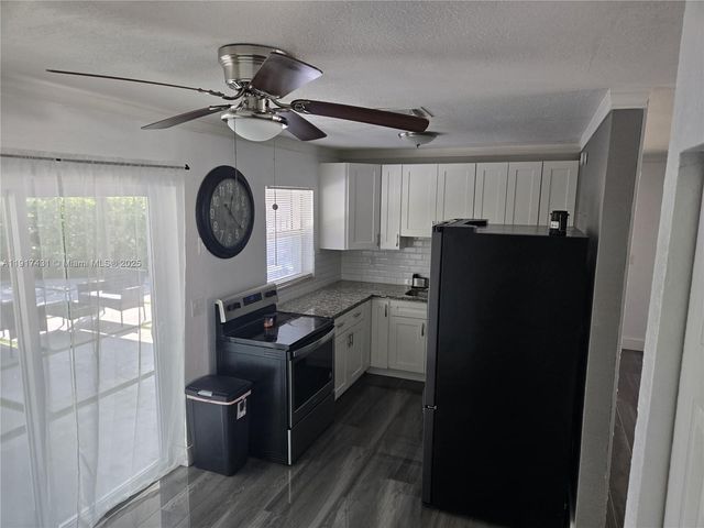 2190 NE 1st Ln, Boynton Beach, FL 33435