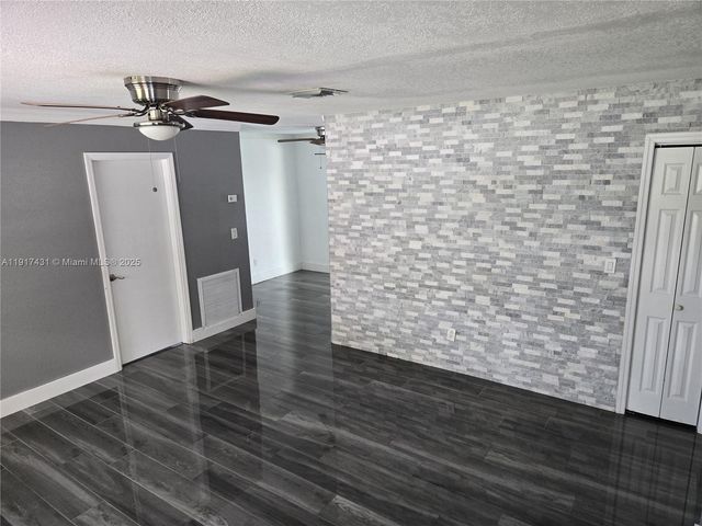 2190 NE 1st Ln, Boynton Beach, FL 33435