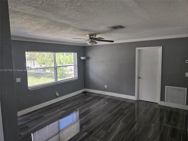 2190 NE 1st Ln, Boynton Beach, FL 33435