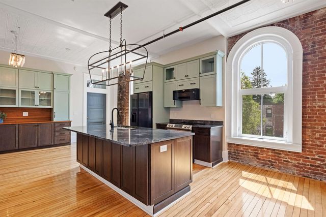 400 Central St Apt 6, Franklin, NH 03235
