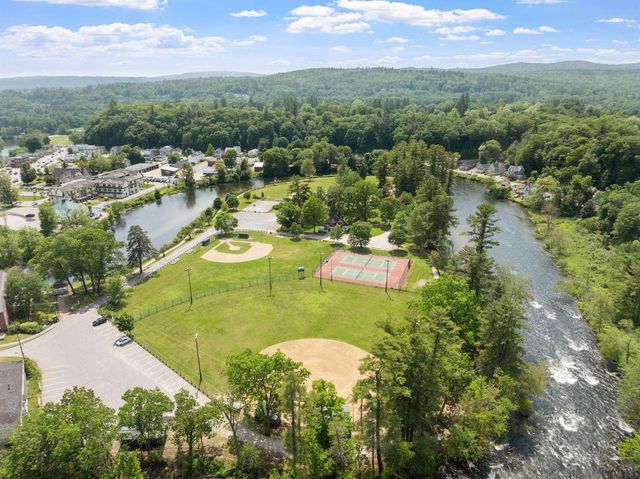400 Central St Apt 6, Franklin, NH 03235