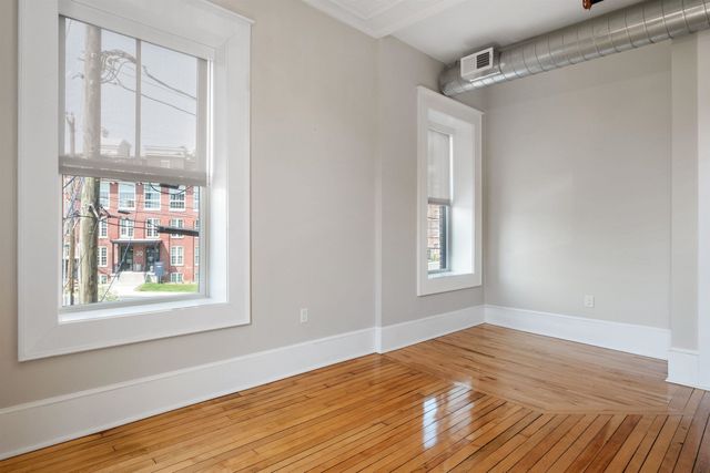 400 Central St Apt 6, Franklin, NH 03235