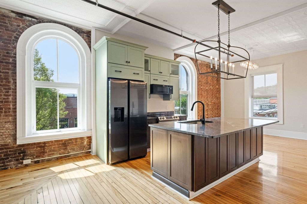 400 Central St Apt 6, Franklin, NH 03235