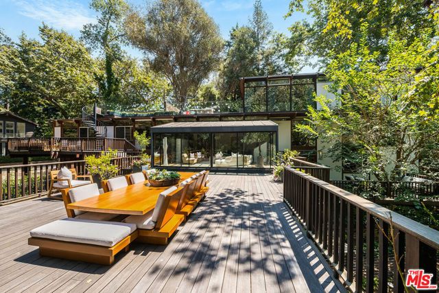 681 Brooktree Road, Santa Monica, CA 90402