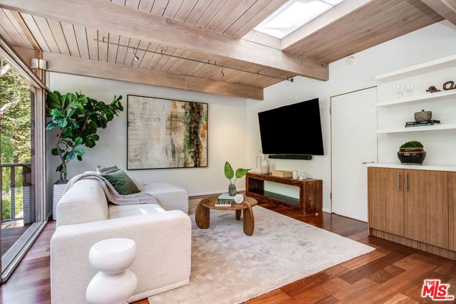 681 Brooktree Road, Santa Monica, CA 90402