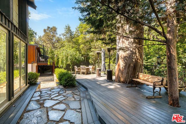 681 Brooktree Road, Santa Monica, CA 90402