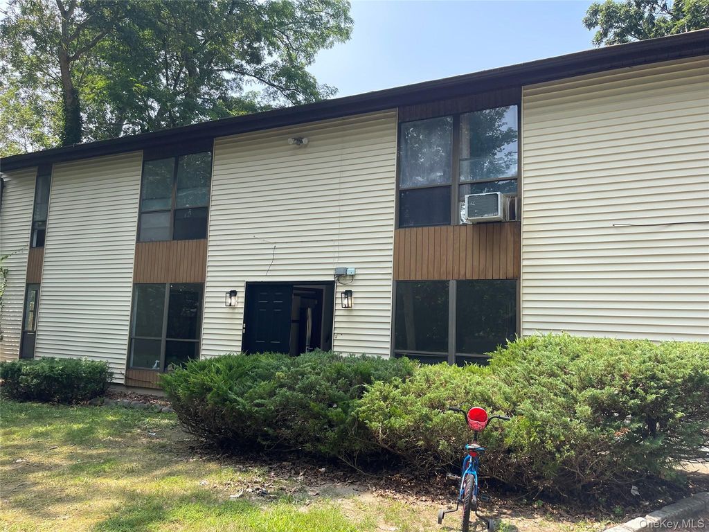 112 Hillside Road, Deer Park, NY 11729