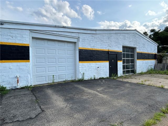 951 W Pittsburgh Street, Hempfield Twp, PA 15601