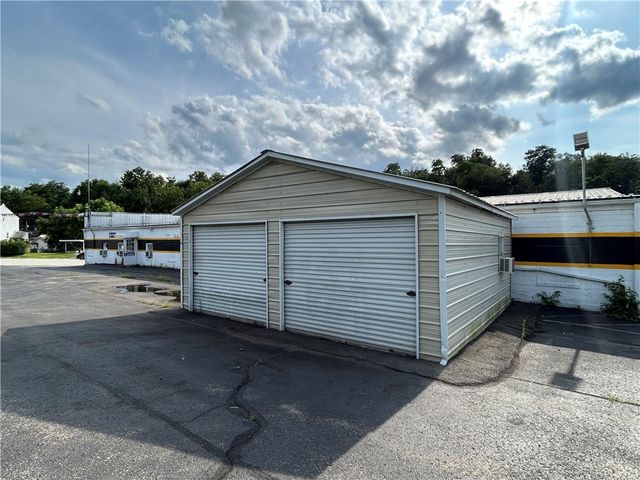 951 W Pittsburgh Street, Hempfield Twp, PA 15601