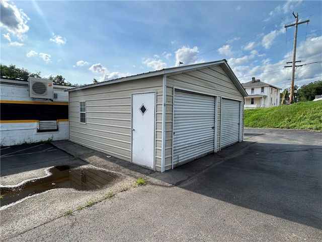 951 W Pittsburgh Street, Hempfield Twp, PA 15601