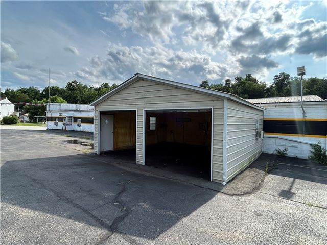 951 W Pittsburgh Street, Hempfield Twp, PA 15601