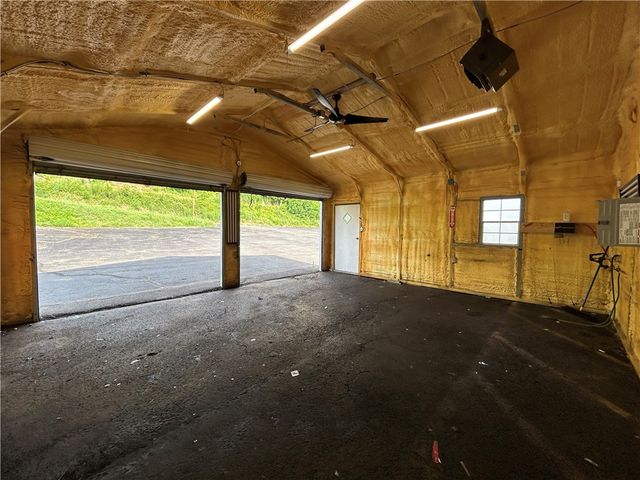 951 W Pittsburgh Street, Hempfield Twp, PA 15601