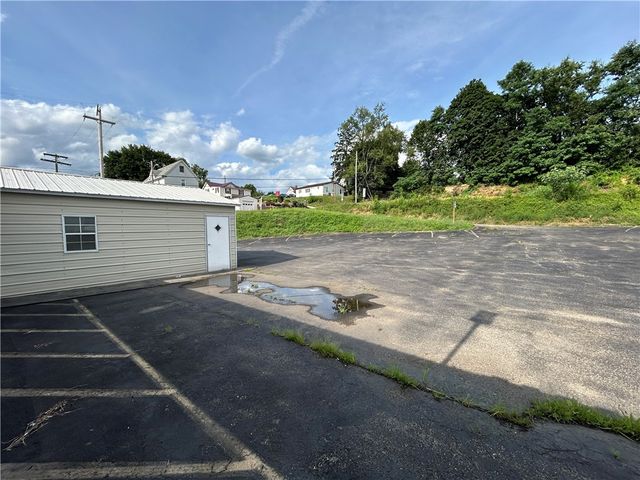 951 W Pittsburgh Street, Hempfield Twp, PA 15601