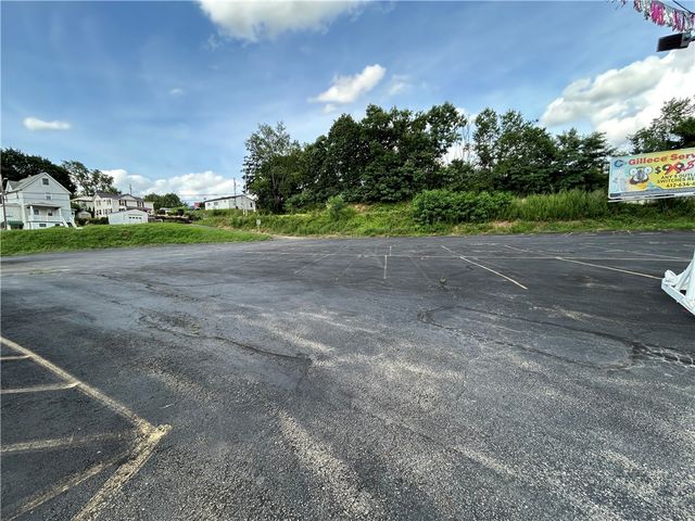 951 W Pittsburgh Street, Hempfield Twp, PA 15601