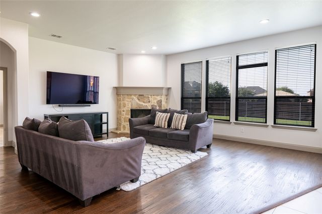 5730 Creek Crossing Lane, Sachse, TX 75048