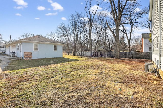 325 Oldfield Road, Downers Grove, IL 60516