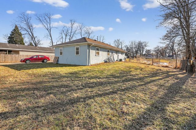 325 Oldfield Road, Downers Grove, IL 60516