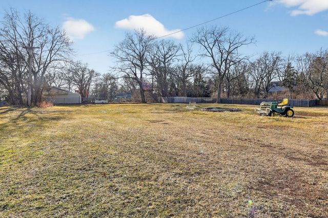 325 Oldfield Road, Downers Grove, IL 60516