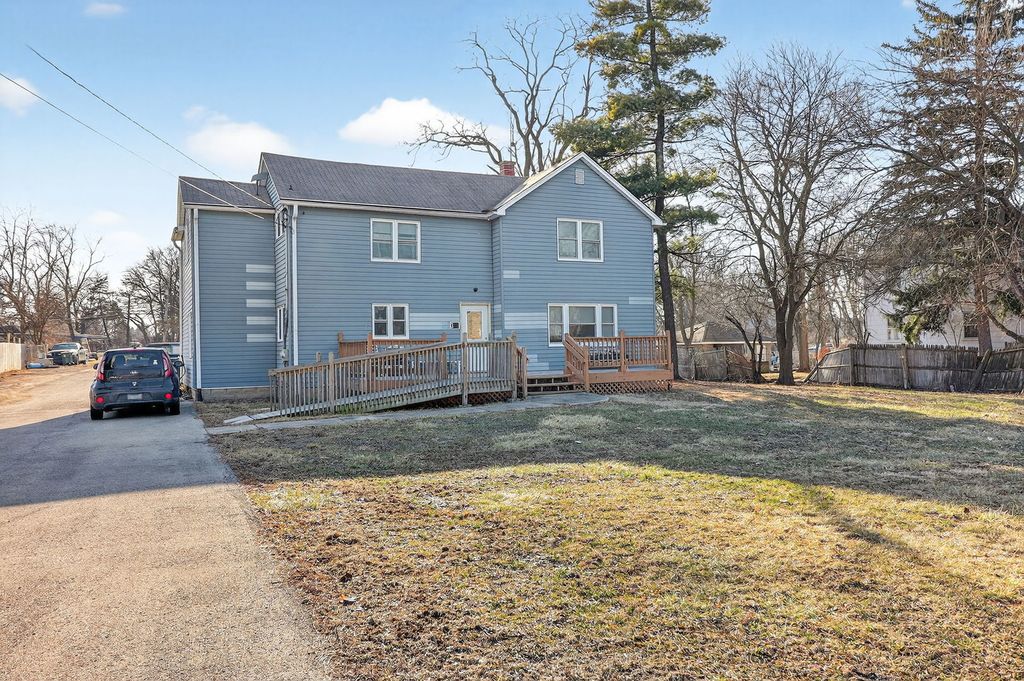 325 Oldfield Road, Downers Grove, IL 60516