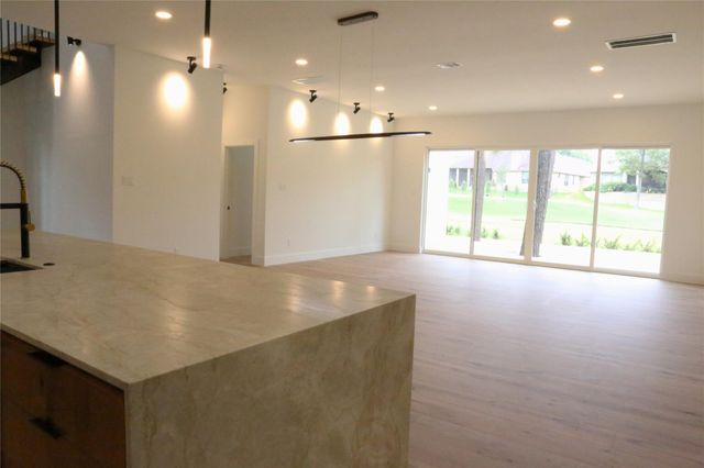 36 Winthrop Harbor S, Montgomery, TX 77356