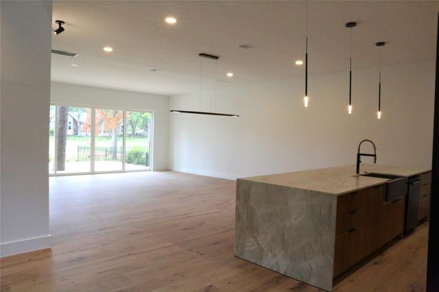 36 Winthrop Harbor S, Montgomery, TX 77356