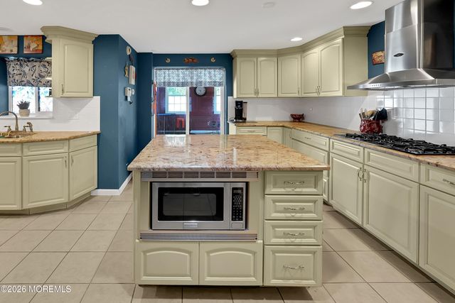 7 Winthrop Place, Hazlet, NJ 07730