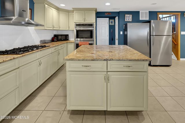 7 Winthrop Place, Hazlet, NJ 07730