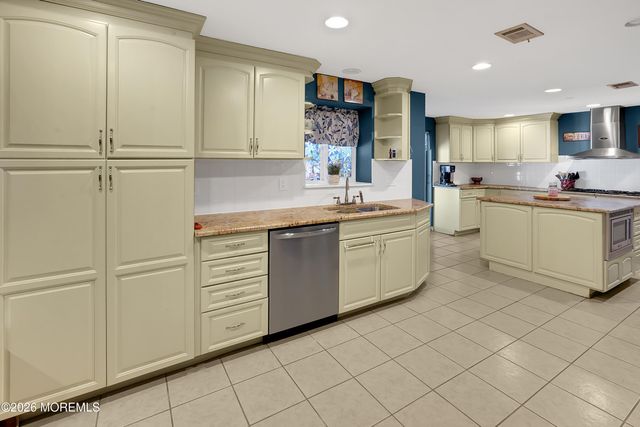 7 Winthrop Place, Hazlet, NJ 07730