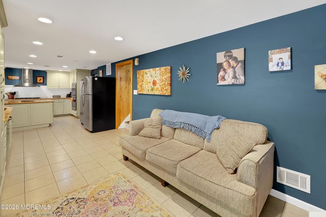 7 Winthrop Place, Hazlet, NJ 07730